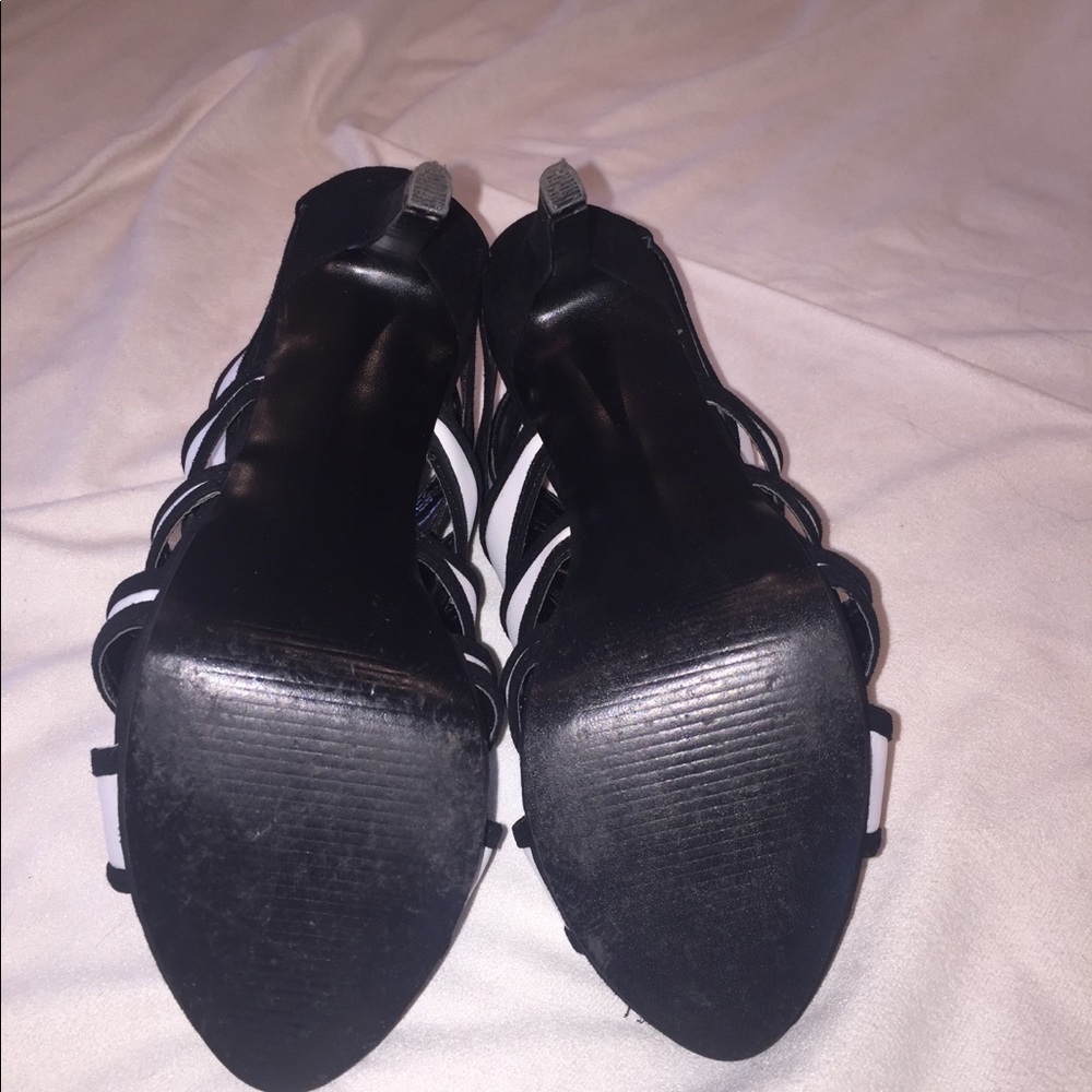 Carlos Santana Strata Black & White Heel - Picture 6 of 7